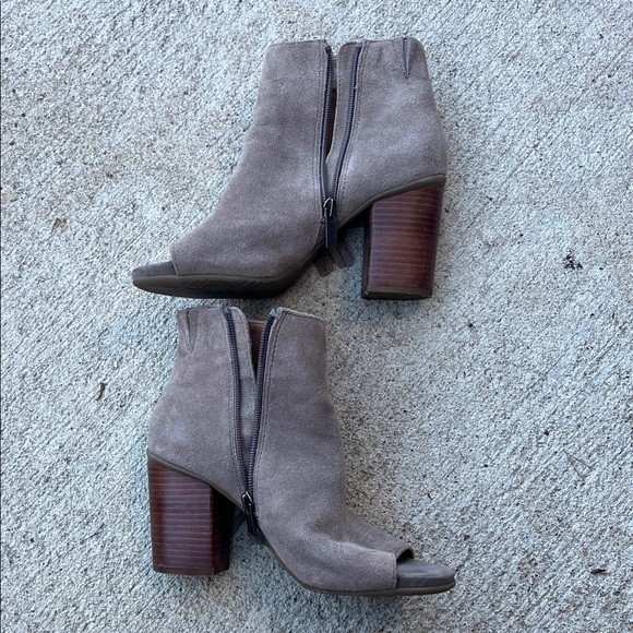 Kenneth Cole Reaction Fringe Suede Open-Toe Ankle Boots - Tan/Gray - Picture 5 of 6